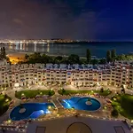 Apartment Wavehaven At South Bay Warna