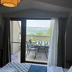 Wavehaven At South Bay Warna