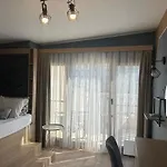 Wavehaven At South Bay Apartment