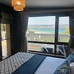 Apartment Wavehaven At South Bay Warna