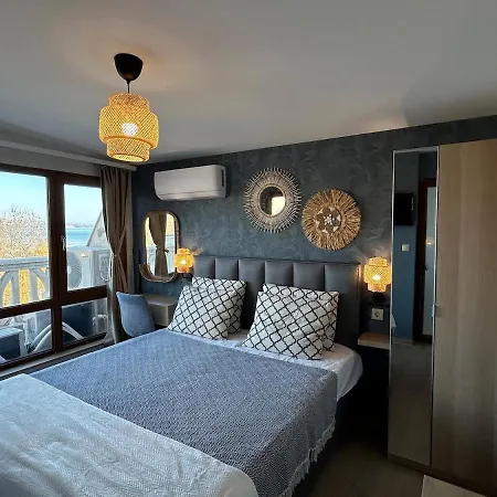 Wavehaven At South Bay Апартамент