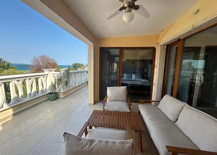 Wavehaven At South Bay Warna