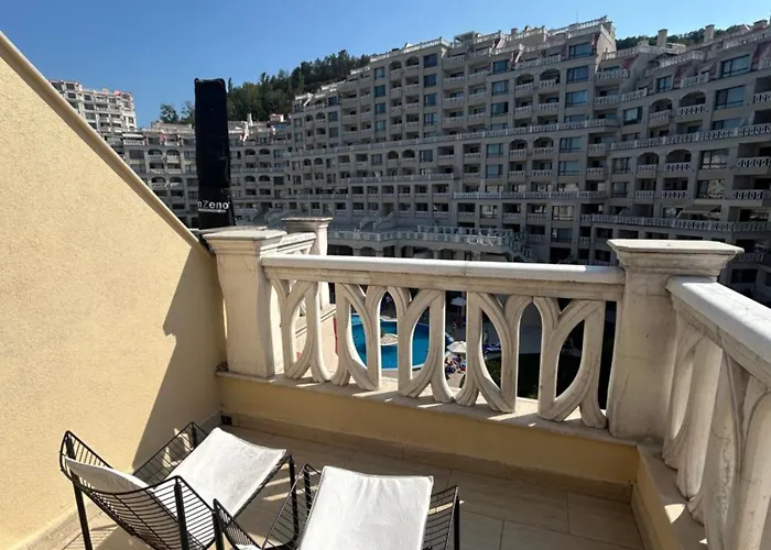 Wavehaven At South Bay Apartment Warna