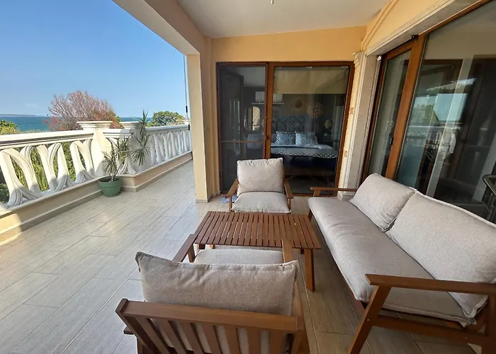 Apartment Wavehaven At South Bay Warna