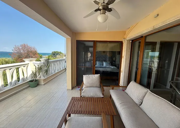 Wavehaven At South Bay Warna