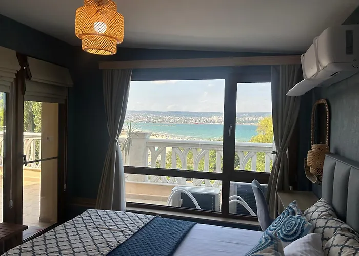 Wavehaven At South Bay Apartment